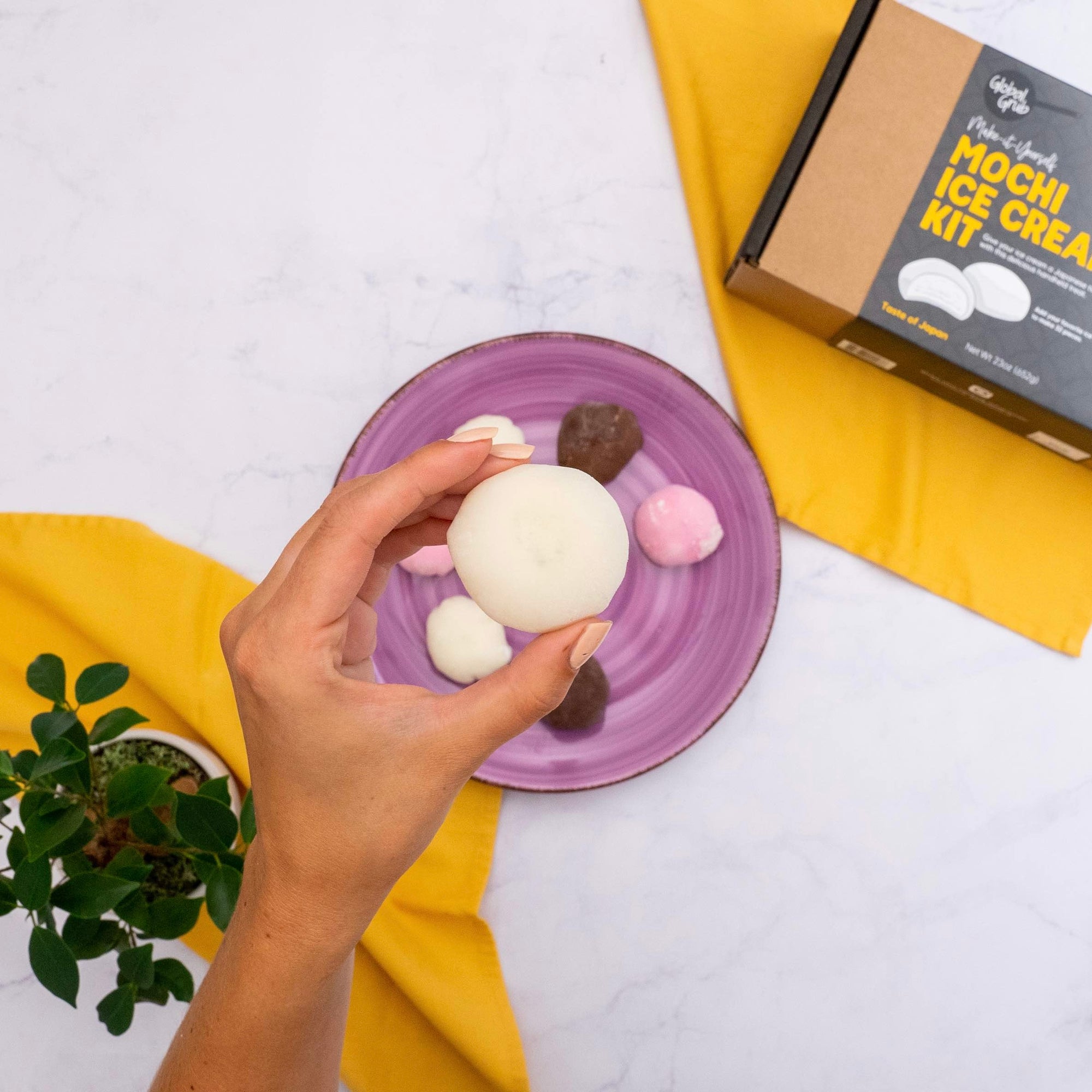 Global Grub DIY Mochi Ice Cream Kit - Mochi Kit Includes Sweet Rice Flour,  Potato Starch, Matcha Powder, Cocoa Powder, Ice Cream Mochi Maker, Dough  Cutter, Cooking Instructions. Makes 32 Pieces.